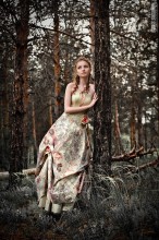 eine Reihe von magischen Wald II / photo: Boris Bushmin
model: Anna Pokatilo
