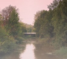 Brücke über einem verlassenen Fluss / *****