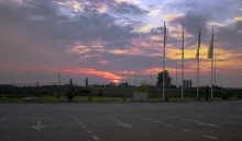 Sonnenuntergang über dem Parkplatz / ***