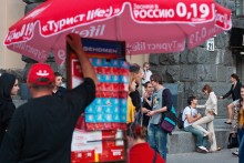 Und hier vor ihrem städtischen Kreisverkehre / -----