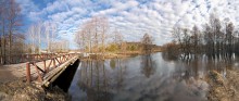 Hohe Wasser in einem kleinen Fluss ... / ***