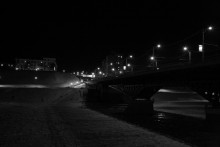 Die Straße bei Nacht / )))))