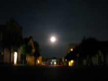 Mond über der Straße / ***