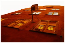 Rotes Haus und Fenster / *****