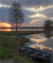 Sonnenuntergang mit Boot / ..........