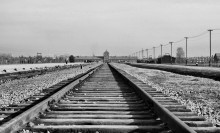 Das Haupttor des Lagers Birkenau / -------------