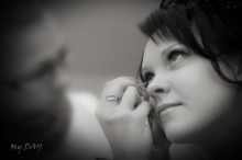 Make-up / )))