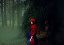 Red-Riding-Hood / Julia