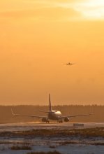 Flugzeuge in den Himmel ... / ***