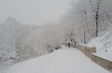 Verschneite Straße bis zum Haus / *******************