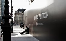Louis Vuitton / ***