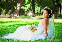 Bride on the green / ***