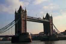 Tower Bridge / ***