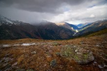 Auf einem Bergtal / ***