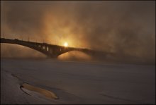 Brücke in der Morgendämmerung / ***