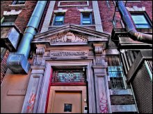 Die Fassade des Hauses in Brooklyn / ***