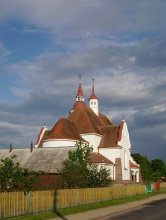 Katholische Kirche im Dorf. / ***