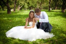 Hochzeit im Park spazieren / ***