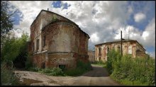 Ruins Vvedensky Nonnenkloster in Tikhvin / ***