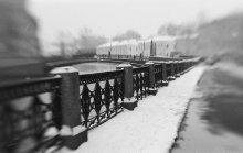 Embankment Blick auf das Rote Brücke (Kreide Schneesturm) / lensbaby/ilford HP5