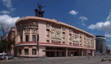 Theater / ***