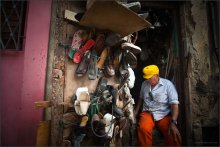 Shoemaker und Stiefel / ***