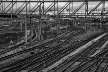 Schienen, Schwellen, Züge / ***