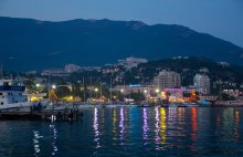 Evening in Yalta / ***