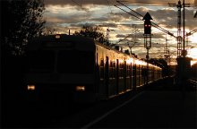 Anreise mit der Bahn. Version einer modernen Stadt. / ***