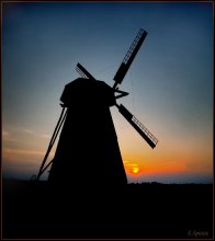 Windmühle bei Sonnenuntergang / ***