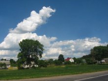 Auf der Straße mit Wolken / ***