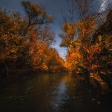 Entfliehen Sie dem Fluss im Herbst ... / ***