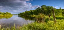 Der alte Zaun auf dem Fluss / ***