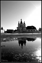 Der Tempel in der Reflexion in seinem / ***