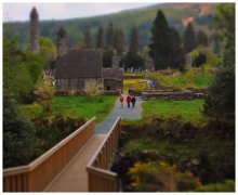 ... Über den Besuch historischer Denkmäler ... / ...Glendalough Abbey...