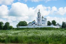 Das Kloster von der Ausgießung des Heiligen Kreuzes auf dem Friedhof in der Nähe des Dorfes St. Nicholas Antushkovo / ***