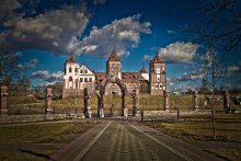 Mir Castle / ***