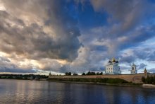 Pskow Kreml bei Sonnenuntergang / ***