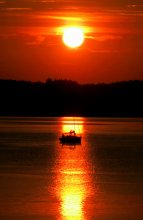 Sonnenuntergang über dem See Myastro / ***
