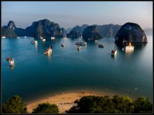 Ha Long Bay Vietnam / ***