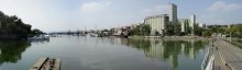 Panorama des Don River im Pontonbrücke auf der Grünen Insel. / ***