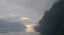 Düsterer Morgen. Stor-Fjord. Norwegen / ***