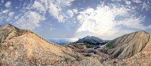 hier die Falten auf die Berge, die alten Falten ... / ***