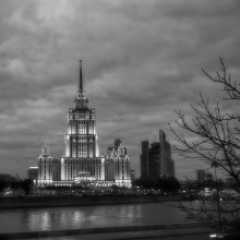 Walk in Moskau (Foto von Stalin-Wolkenkratzer) / ***