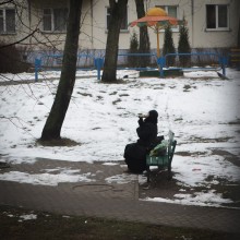 Nonne trinken ein Bier am Morgen in Minsk / ***