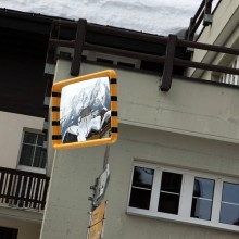 Kommen Sie im Winter. Zeit zum Skifahren! / ***