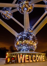 Atomium Welcomes You / ***