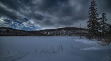 ...unnamed frozen lac / Gatineau Park