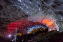 Regenbogen Cave / ***