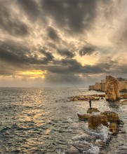 ....current submerged in ancient Akko ruins / ....current submerged in ancient Akko ruins